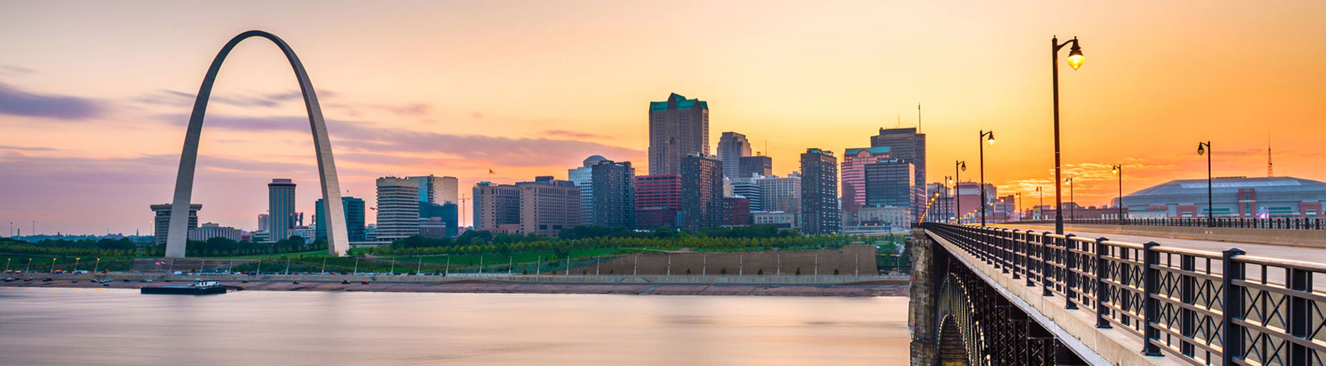 St. Louis skyline and the Gateway Arch across the Mississippi at dusk